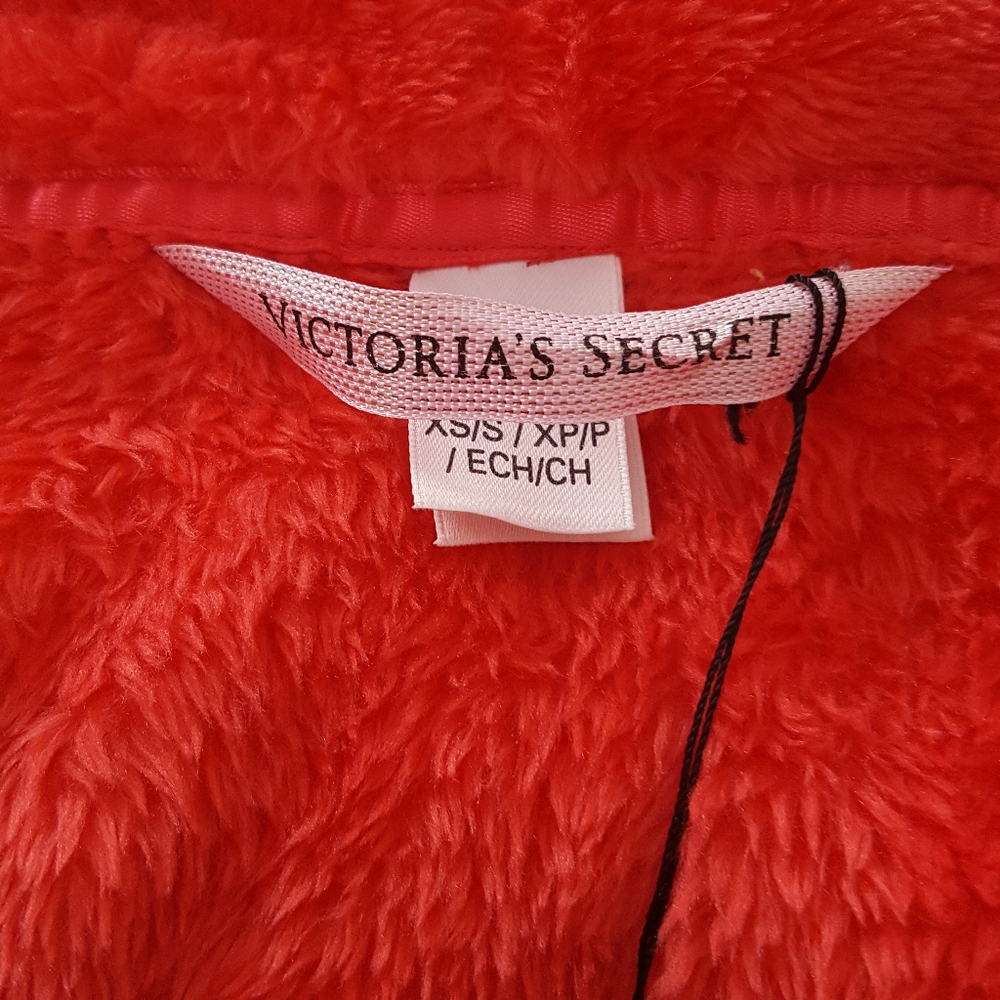 NWT Victoria's Secret Red Plush Valentine's Short Robe Sz XS/S - Picture 9 of 11